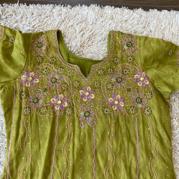Green salwar suit - Picture 3 of 5